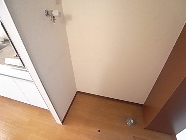 Other room space. There yard indoor washing machine.