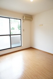 Living and room. Spacious 8 tatami rooms.