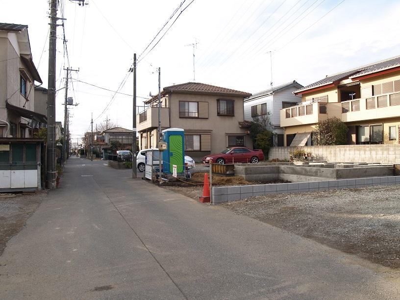 Local photos, including front road. Local (12 May 2013) Shooting Good per sun in the south road of width 4.4m