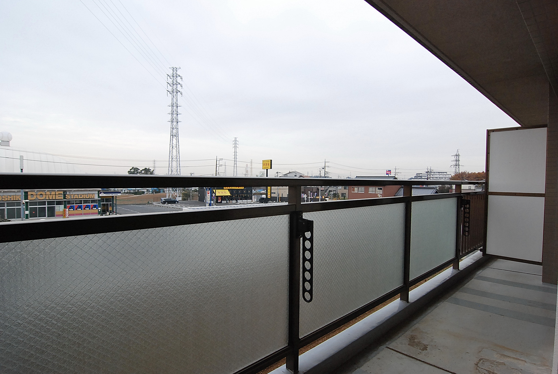 Balcony. Also Jose comfortably bedding and laundry in the wide balcony. South-facing
