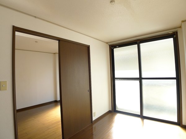 Other room space. South Western-style 5 Pledge