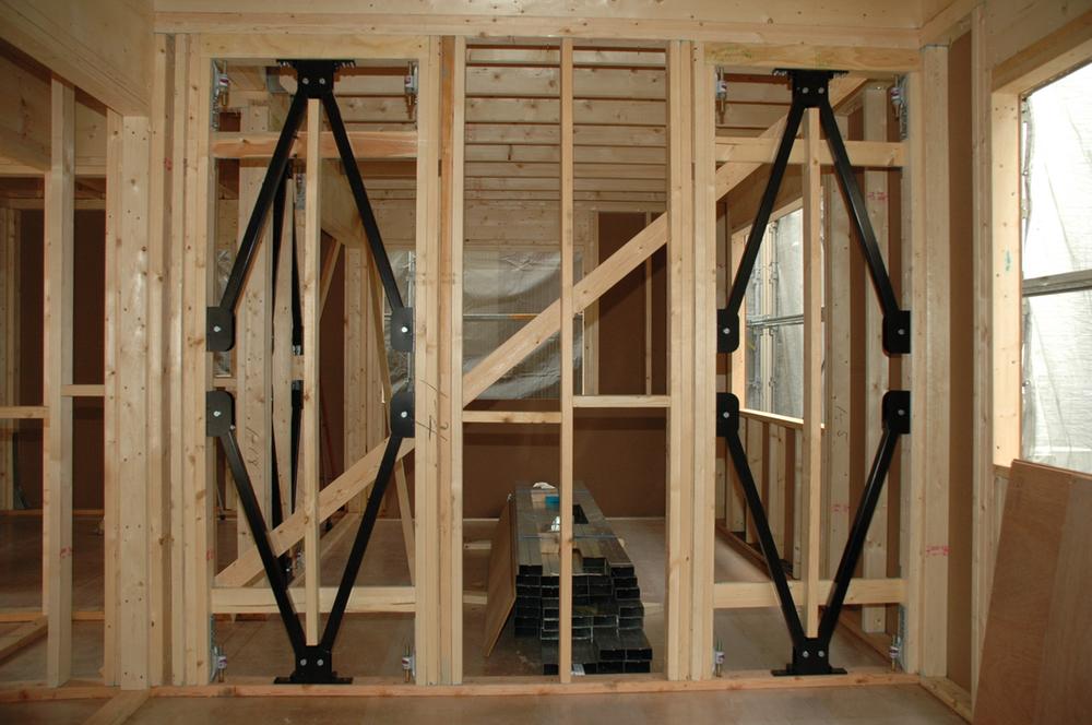 It has adopted the vibration control device GVA to all building. Vibration absorber of Sumitomo "VEM" is proud of the outstanding durability. (All building the same specification). It has adopted the vibration control device GVA to all building. Vibration absorber of Sumitomo "VEM" is proud of the outstanding durability.