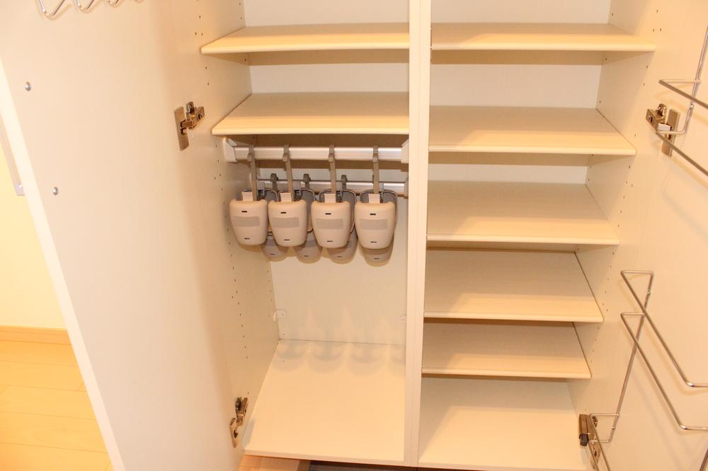 Entrance. The entrance housing was equipped with a woman is happy boots hanger.