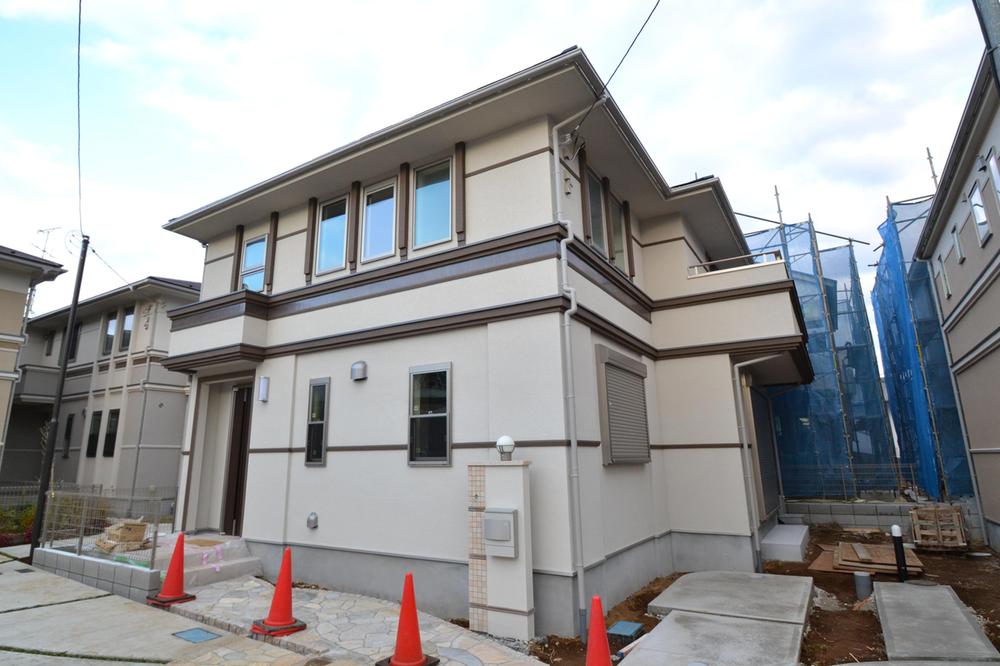 Local appearance photo. 9 Building was building completed! Exterior is also scheduled for completion in December.