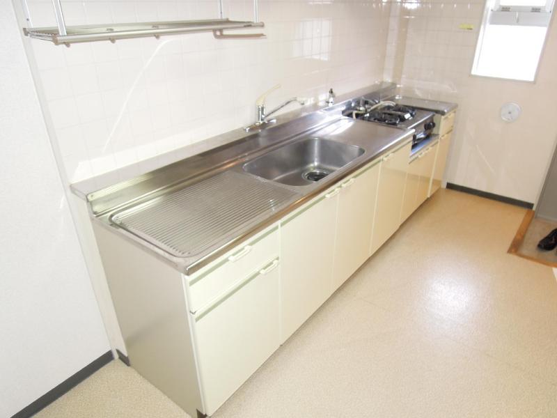 Kitchen. Spacious kitchen