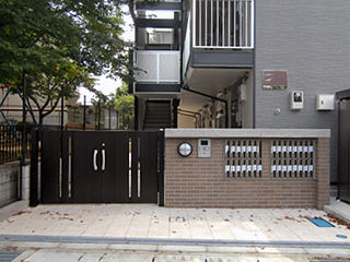 Entrance. auto lock