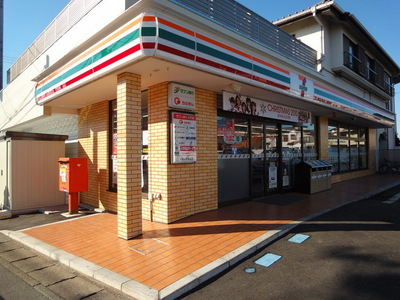 Convenience store. 600m to Seven-Eleven (convenience store)