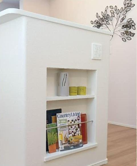 Receipt. (2) magazine rack