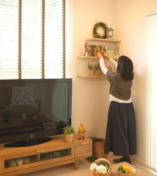 Cute Wall shelf decorate your favorite accessories. Also impetus conversation by decorating the place where families gather. (2013 November shooting)