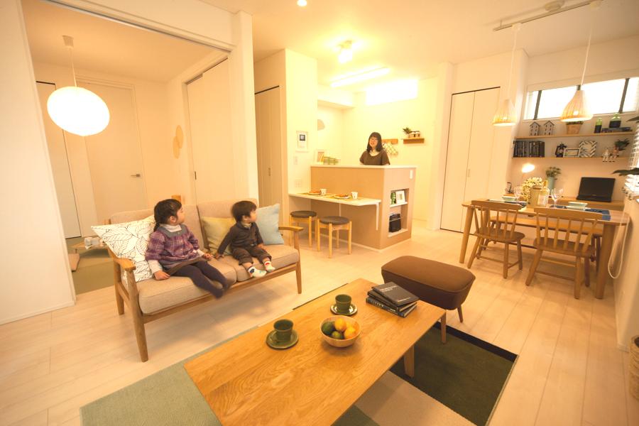 4 Building the plan there is a cafe counter in the living room. Collection rate is 12.1% (2013 November shooting)