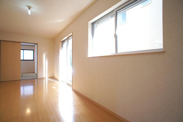 Living. ○ tatami LDK stuck to the open feeling and daylighting