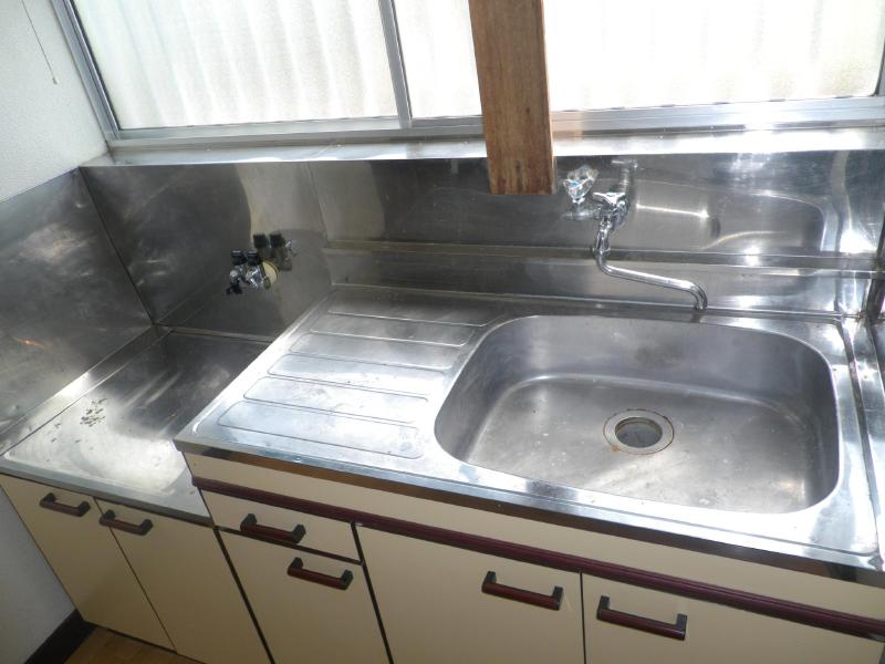 Kitchen. Ease is so use in shiny