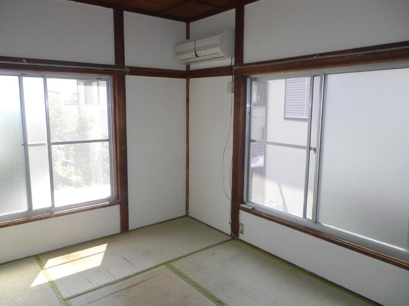 Other room space. Day is a good and serene Japanese-style