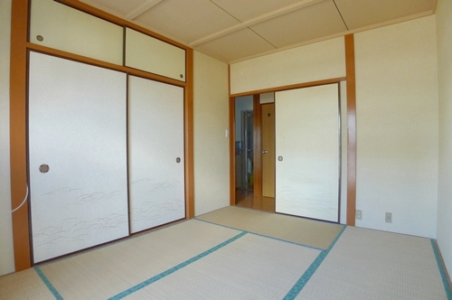 Other room space. Is a Japanese-style room of moist calm atmosphere.