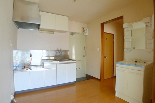 Kitchen. With a storage rack, Very convenient ☆