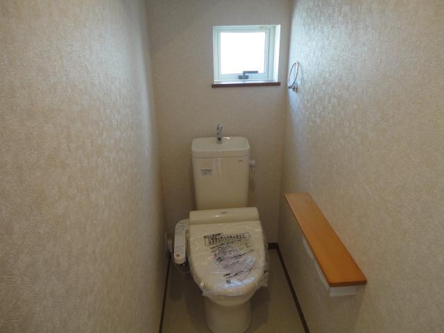Toilet.  ◆ 1st floor ・ 2 Kaitomo, Of course Washlet standard equipment.