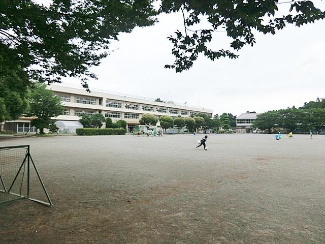 Primary school. Kashiwashiritsu Fujigokoro until elementary school 1100m