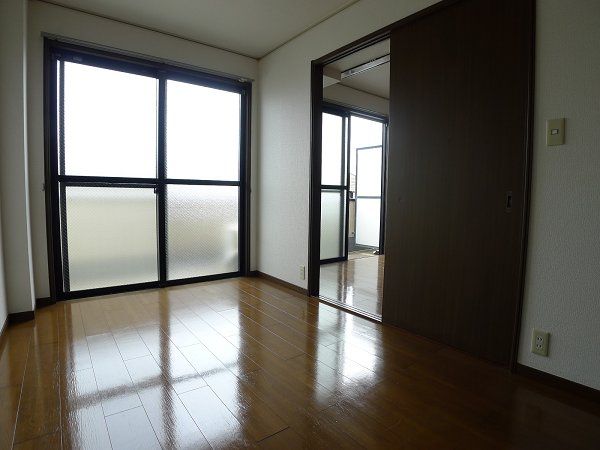 Other room space. Western-style 5 Pledge