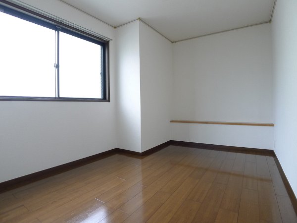 Living and room. North Western-style 5 Pledge