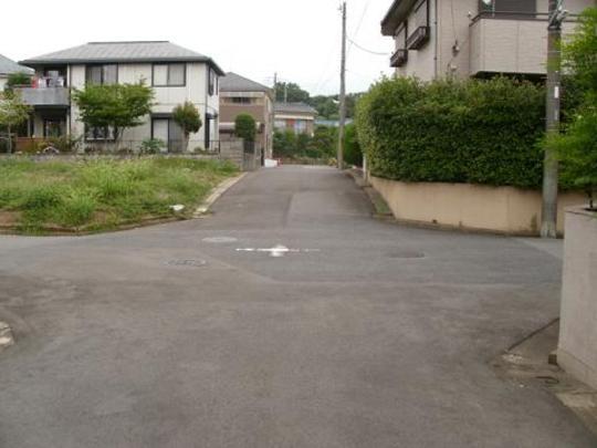 Local photos, including front road. Frontal road