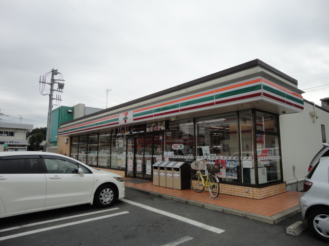 Convenience store. Seven-Eleven Minamikashiwa 2-chome up (convenience store) 145m