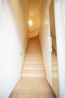 Entrance. Living, etc. has spread to the stairs of the previous