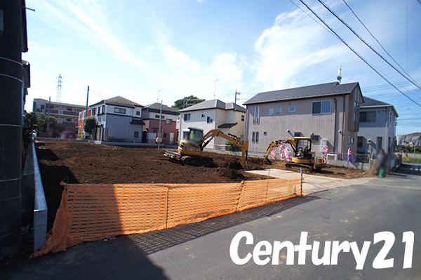 Local photos, including front road. 10 / 18 shooting Vacant lot