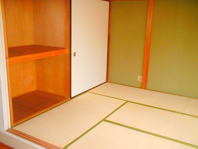 Living and room. Large closet!