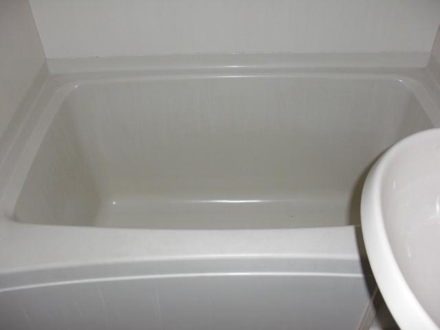 Bath. Spacious bathrooms