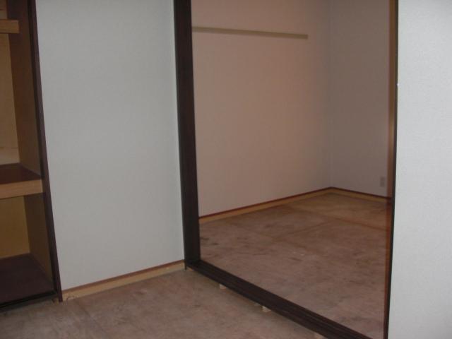 Living and room. It is very spacious