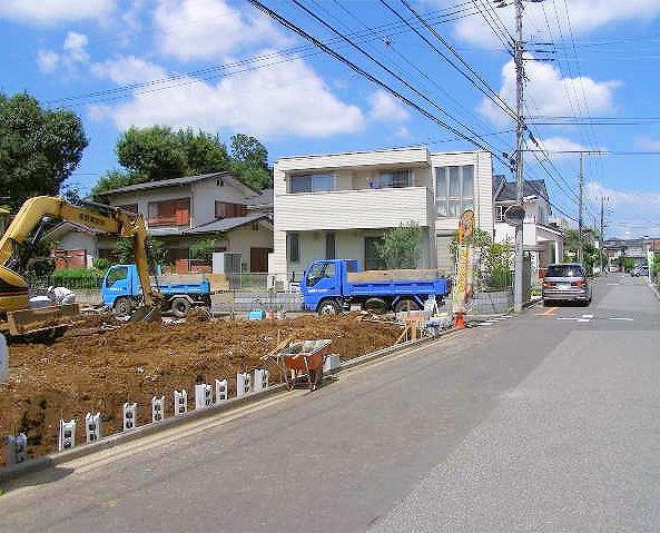 Local photos, including front road. A quiet residential area Local (August 2013) Shooting