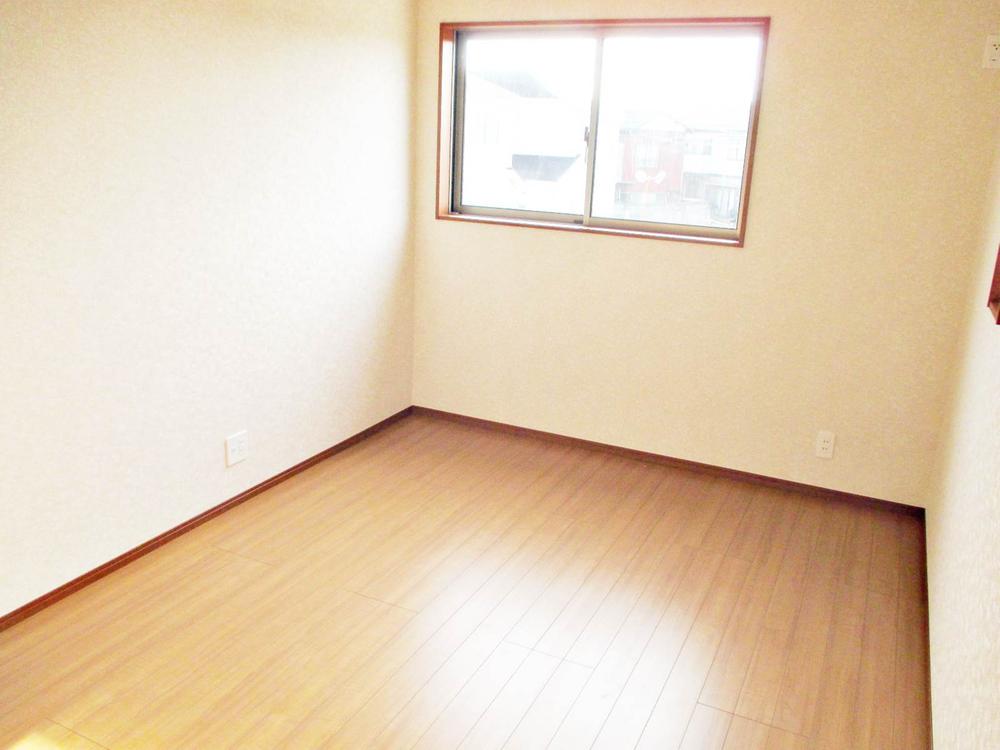 Non-living room. Zenshitsuminami facing day.