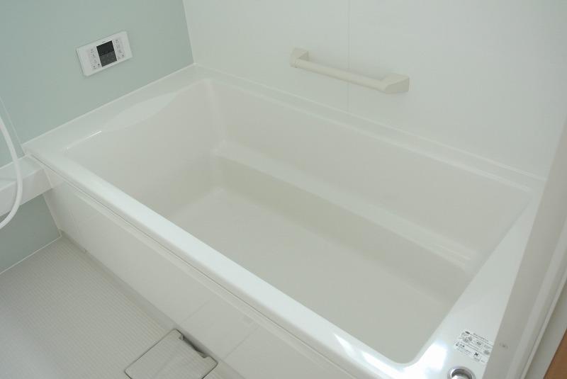 Bathroom. Local (12 May 2013) Shooting