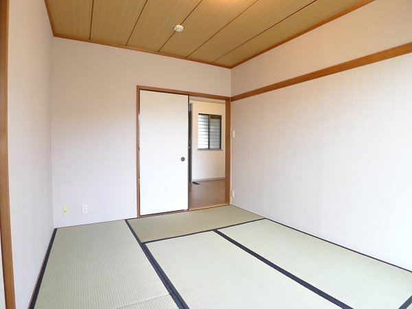 Living and room. Japanese-style room 6 tatami