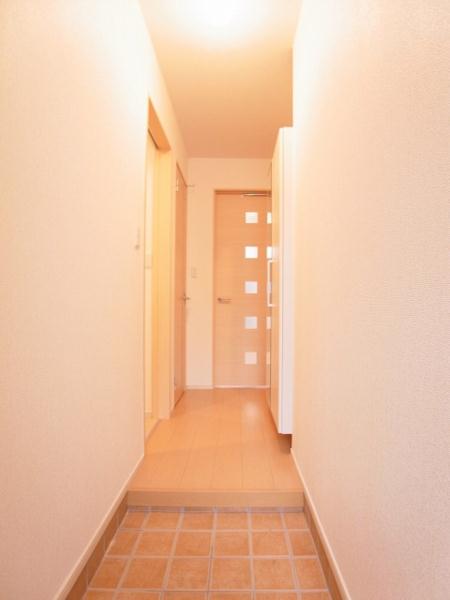 Entrance. Entrance. Shoebox there.
