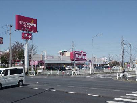 Shopping centre. 1000m until the ion Town Matsugasaki (shopping center)