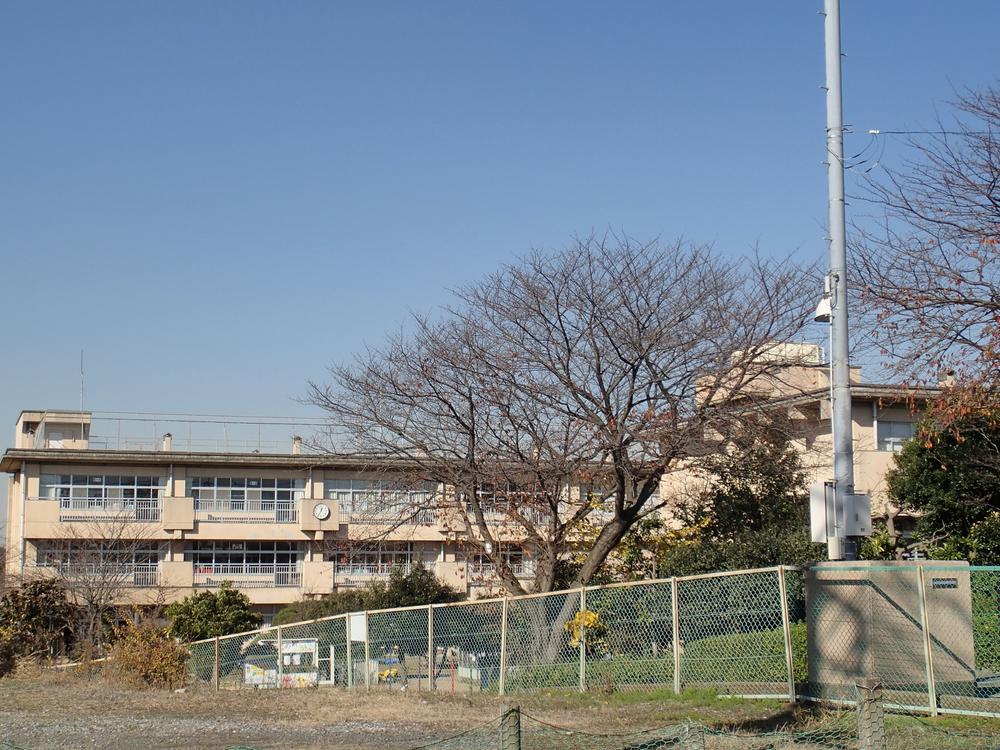 Primary school. 680m to wealth urging Nishi Elementary School