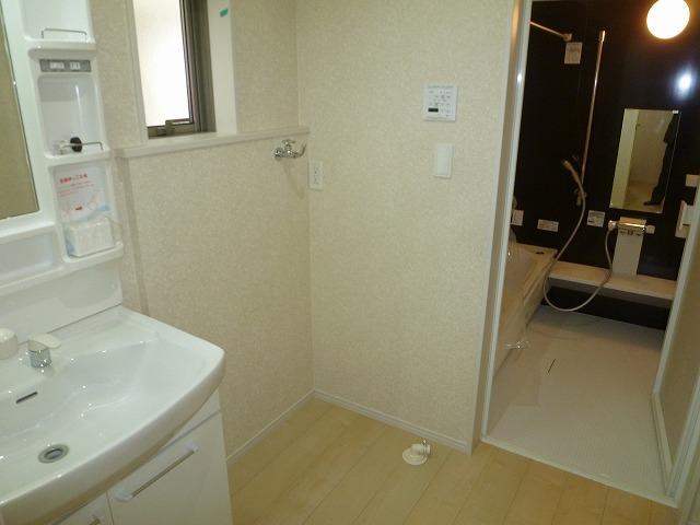 Wash basin, toilet. 1 Building room (December 27, 2013) Shooting