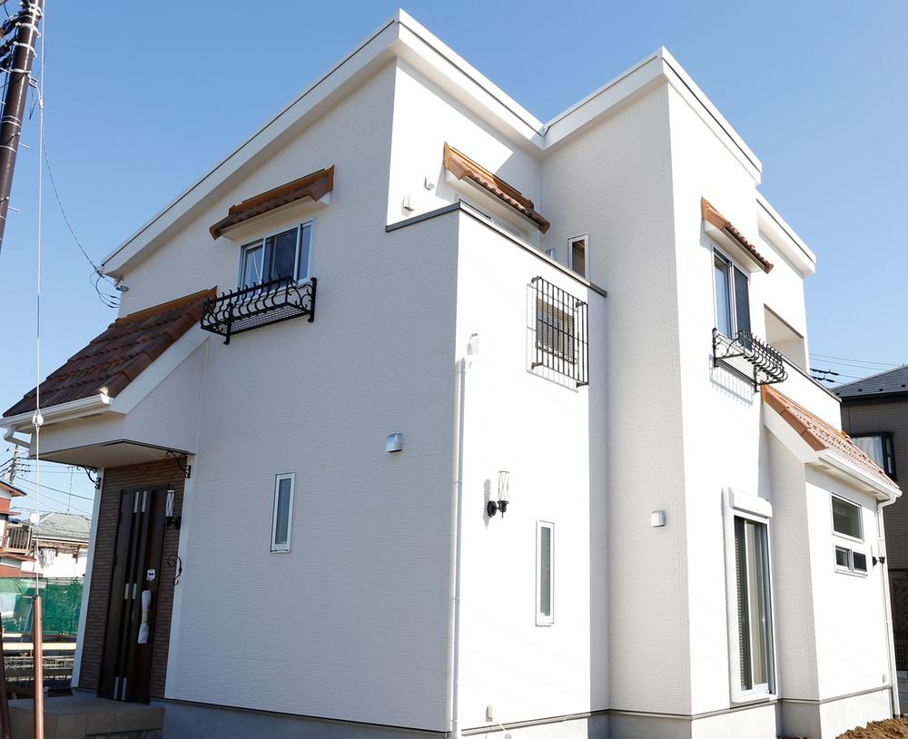 Exterior photos of 21 Building belonging to the resort modern city block (2013 November shooting)