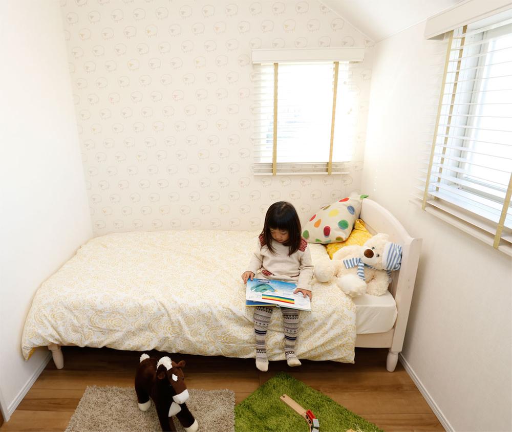 Non-living room. Wall Cross and wall accent Cross Children's room is rich in design, Directing the design space on the first step to get the difference and others.