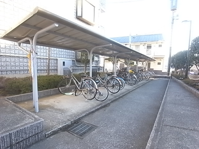 Other common areas. We bicycle parking spacious. 