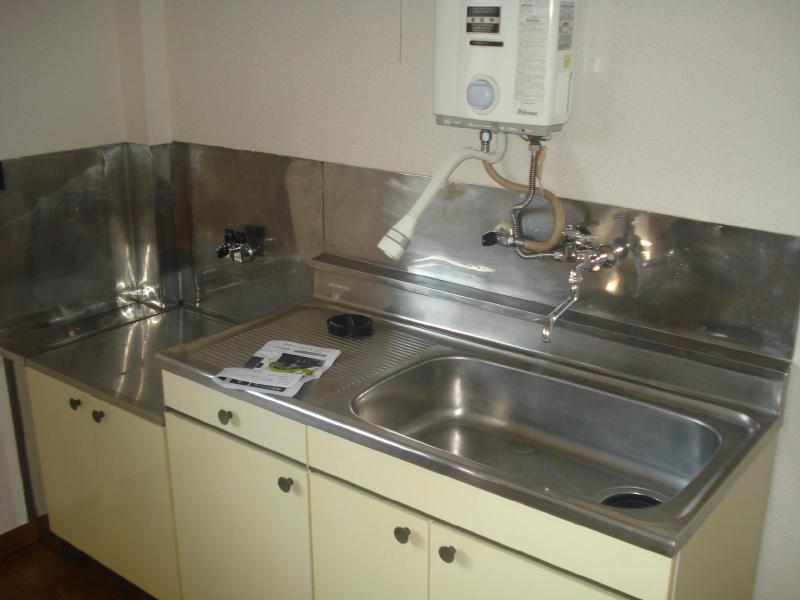 Kitchen. Shiny kitchen! !