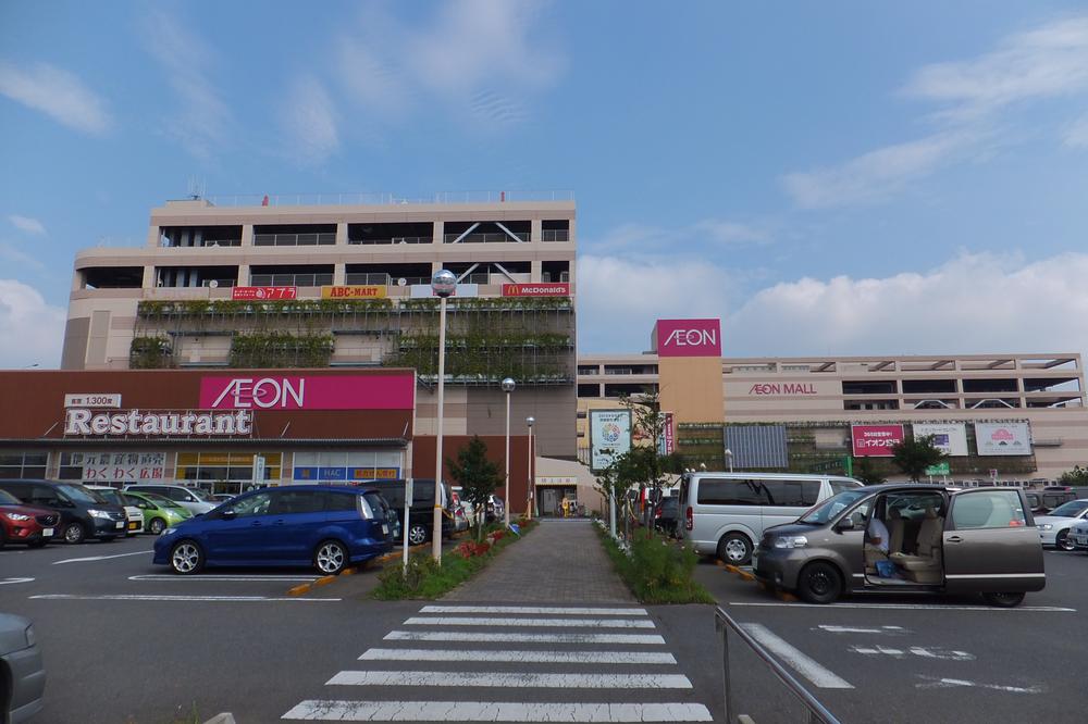 Shopping centre. 80m to Aeon Mall Kashiwa