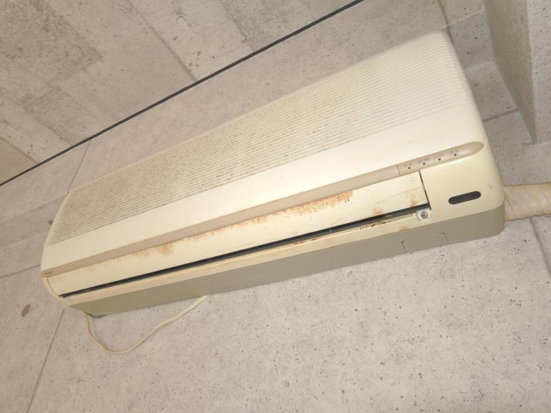 Other Equipment. There is air conditioning