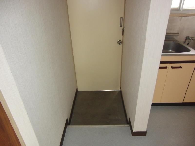 Entrance. Entrance of the room! !