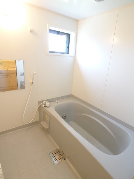 Bath. Spacious 1 tsubo bathroom