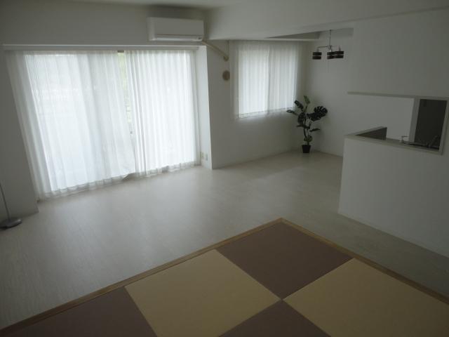 Living.  ◆ The opening is also widely, Bright and clean LDK is, 19.5 is the Pledge large space of.