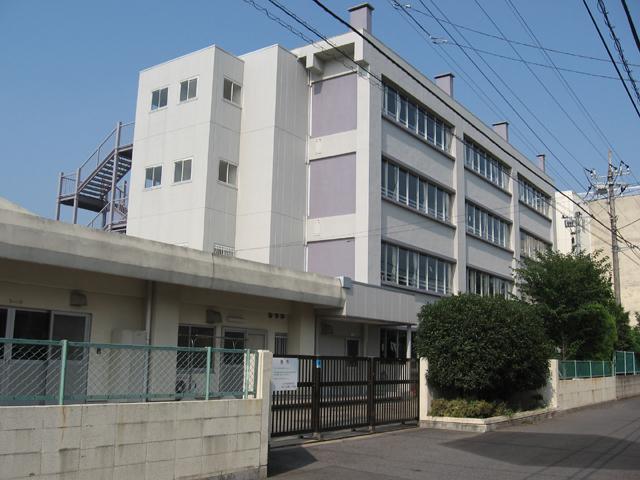 Junior high school. Kashiwadai 1090m Kashiwadai 2 junior high school up to two junior high school