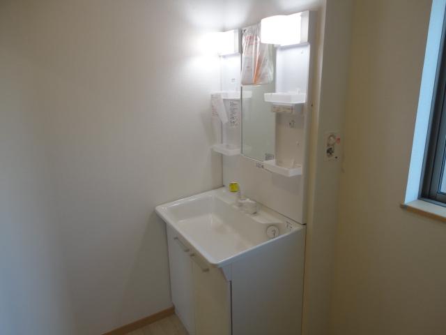 Wash basin, toilet.  ◆ Washing the face in the wide bowl ・ Shampoo is also Easy.