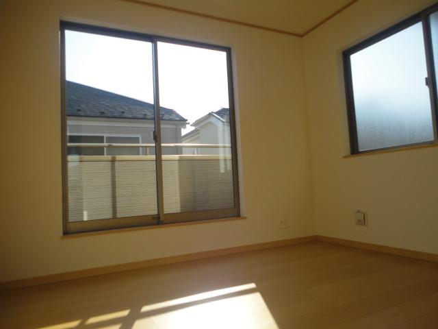 Non-living room.  ◆ Warm sun and then insert.